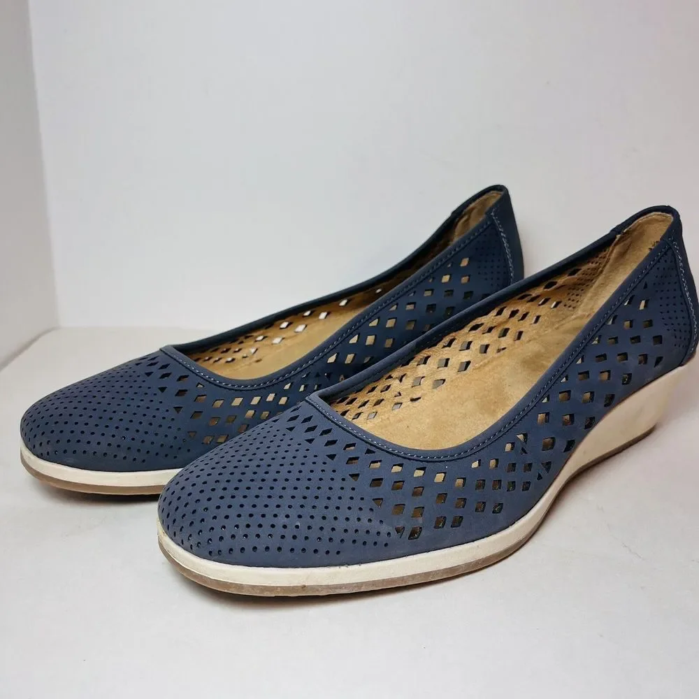 Naturalizer BRINA Blue Shoes Size 9.5M Wedge Heels Laser Cut Comfort Closed‎ Toe